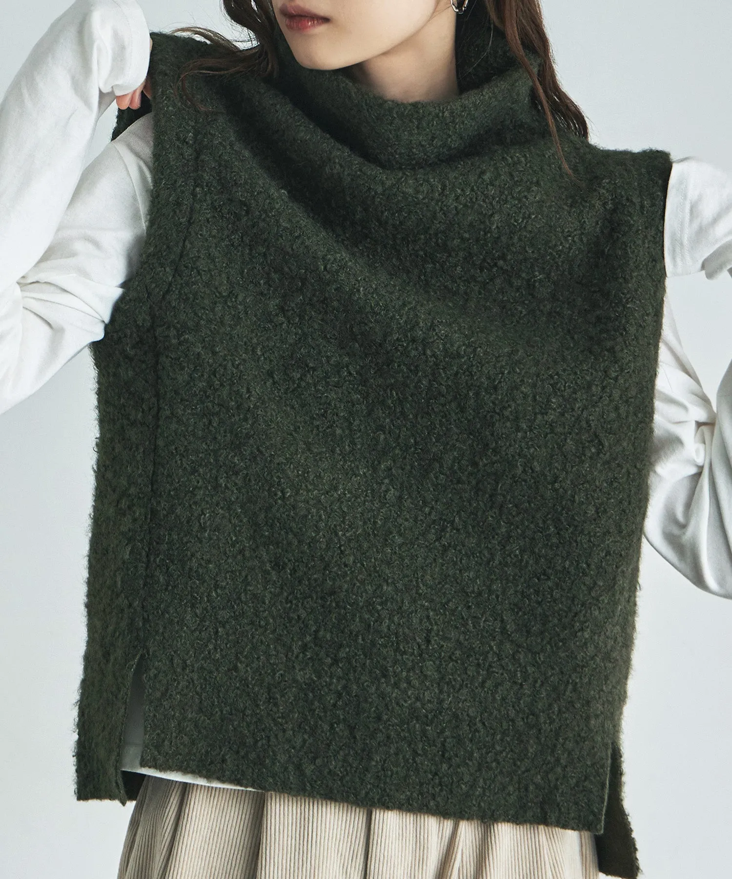 Ling wool high-neck vest