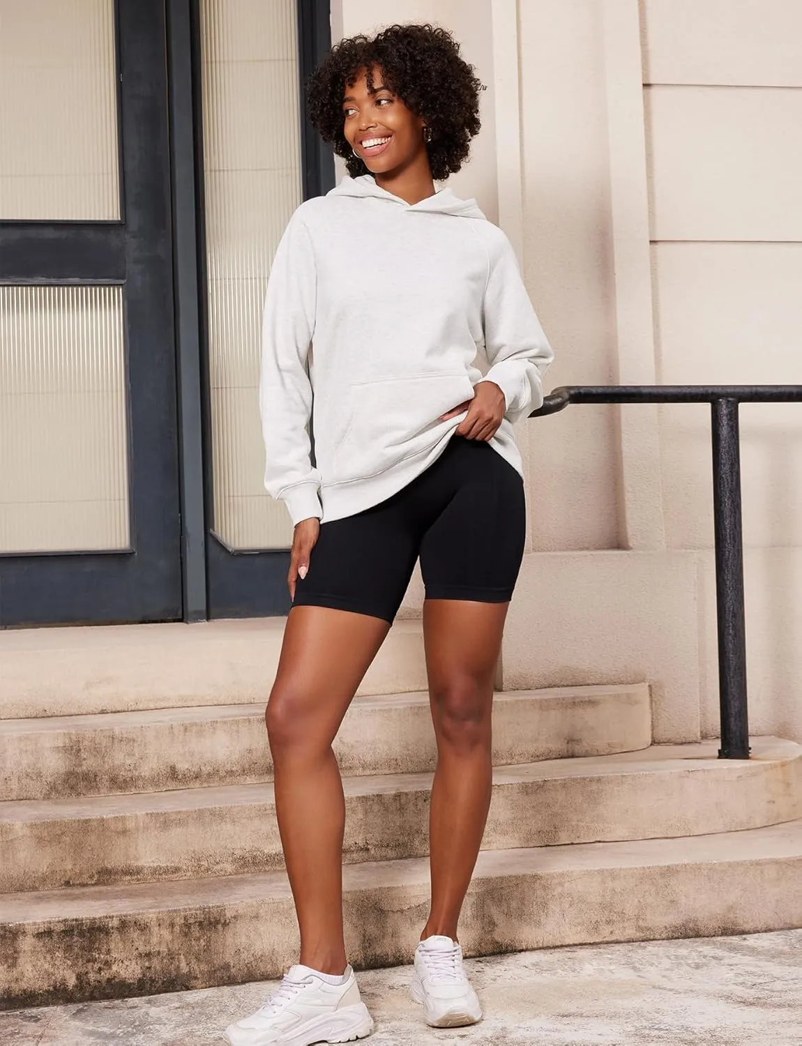 YEOREO Oversized Hoodies for Women Pullover Fleece Sweatshirts with Pocket Saavedra Fall Winter Casual Loose Outfits