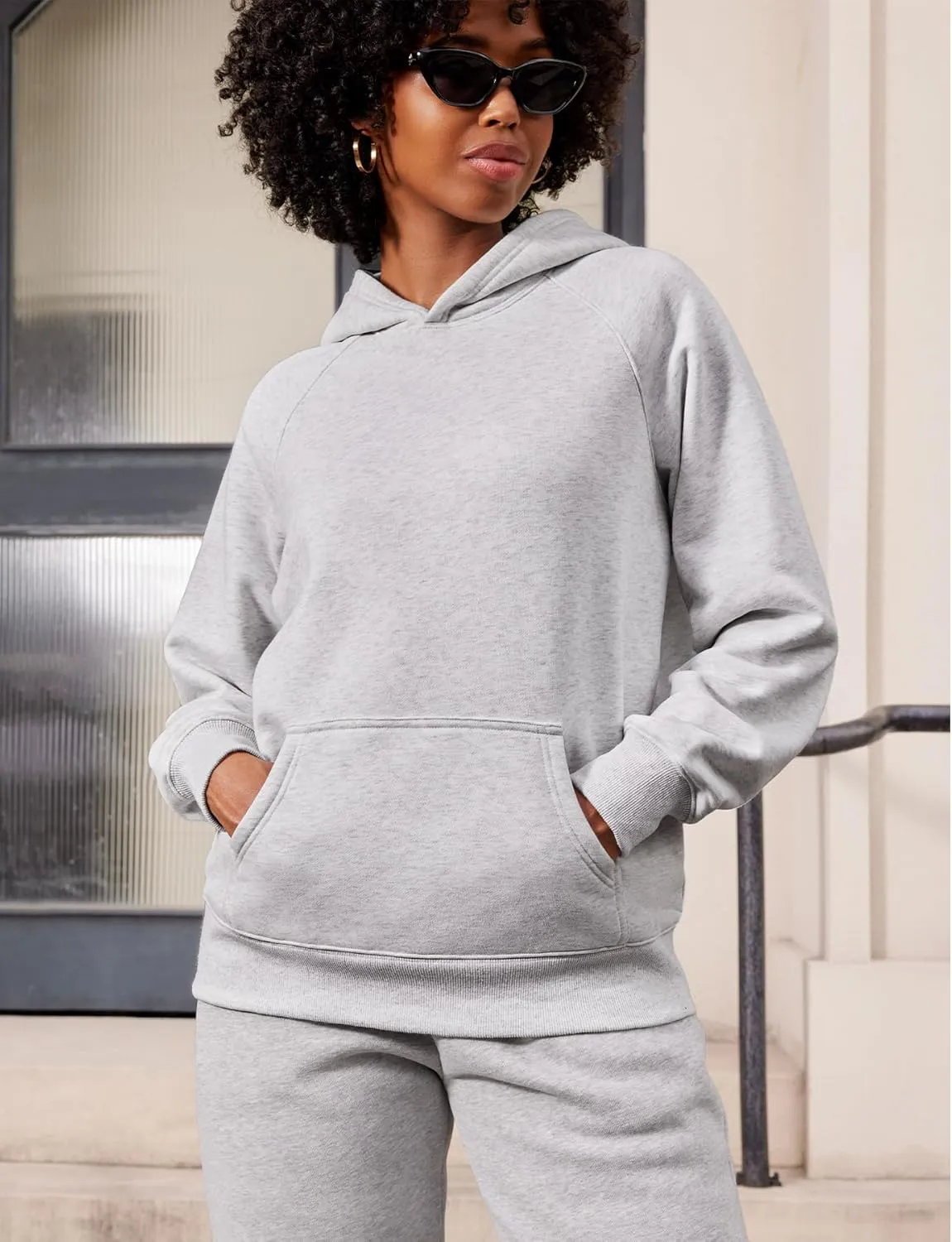 YEOREO Oversized Hoodies for Women Pullover Fleece Sweatshirts with Pocket Saavedra Fall Winter Casual Loose Outfits